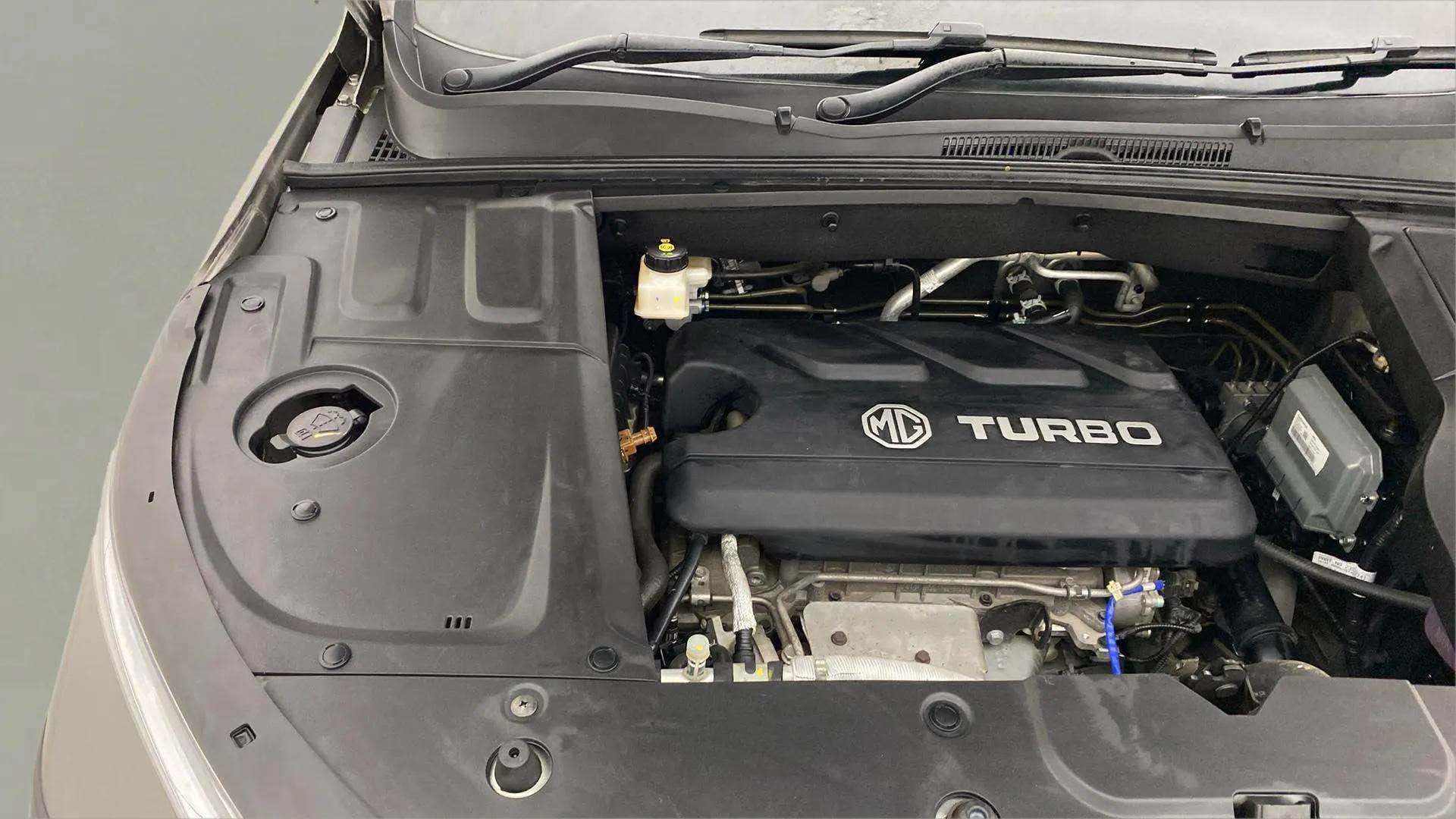 Engine bay of a mg hector