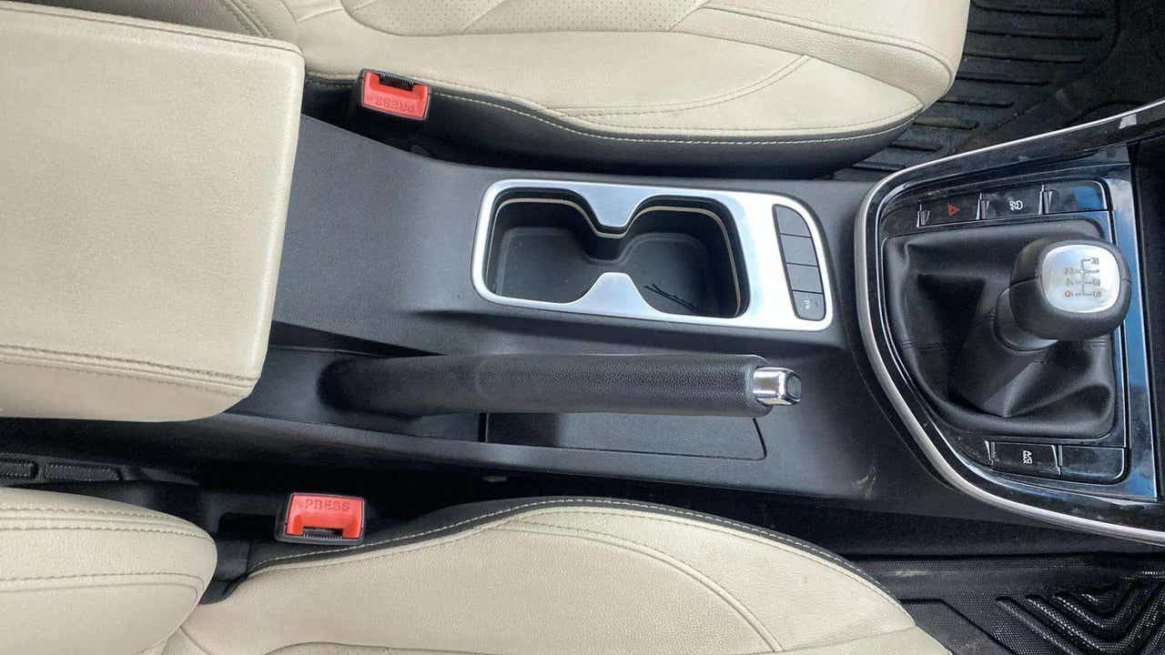 Center console and gear lever area of a MG Hector