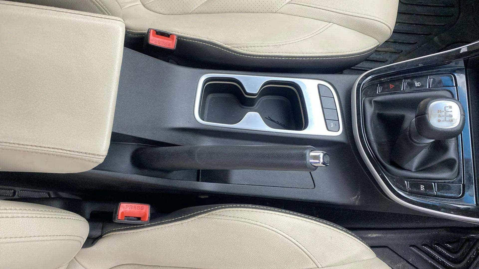 Center console and gear lever area of a MG Hector