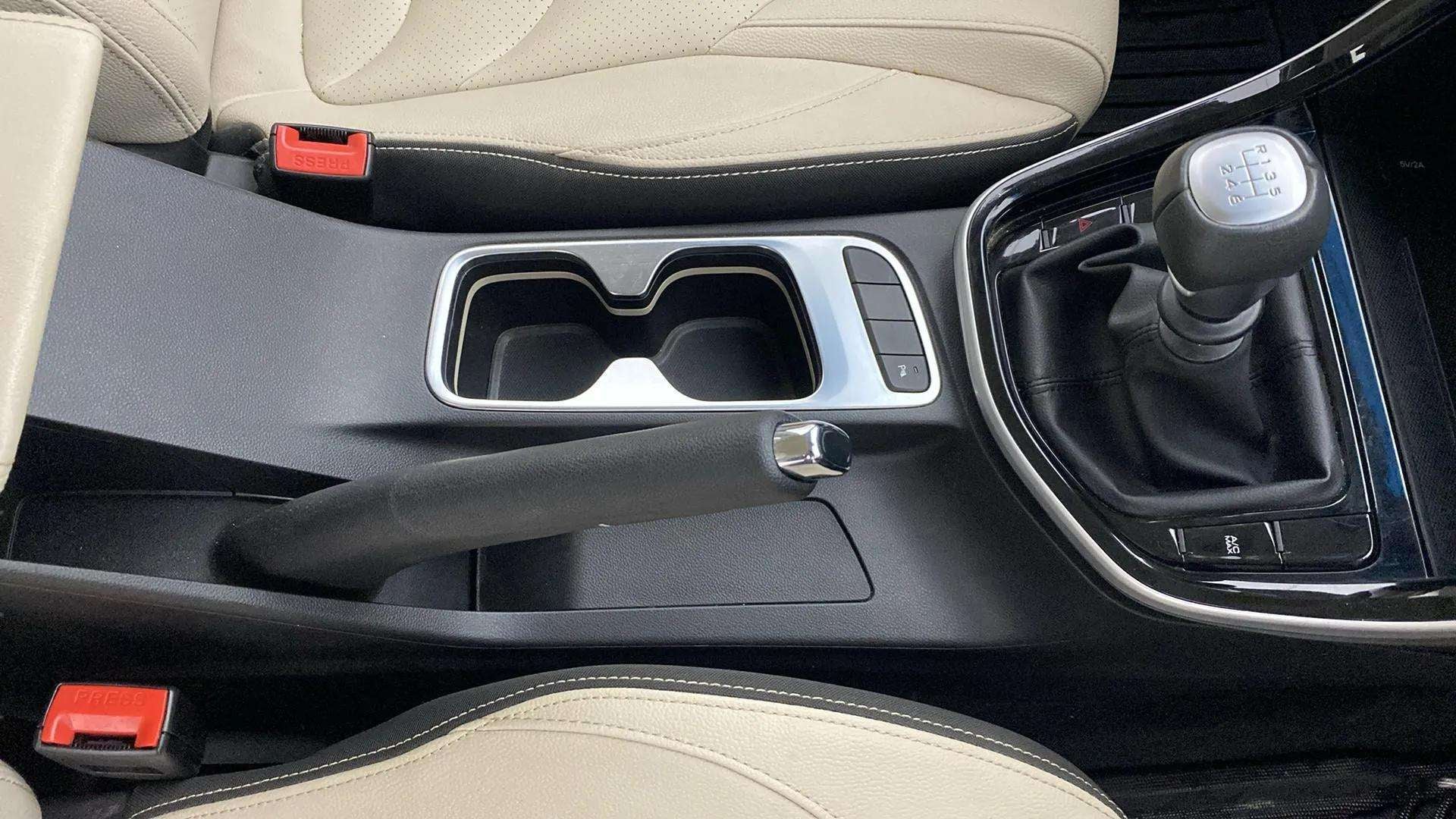 Center console and gear shifter of a MG Hector