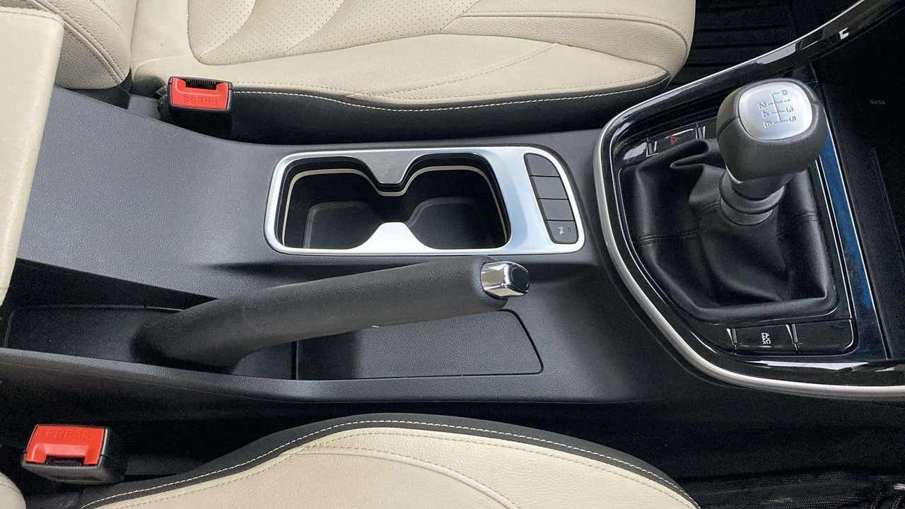 Center console and gear shifter of a MG Hector