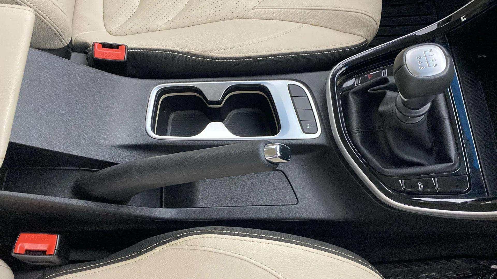 Center console and gear shifter of a MG Hector