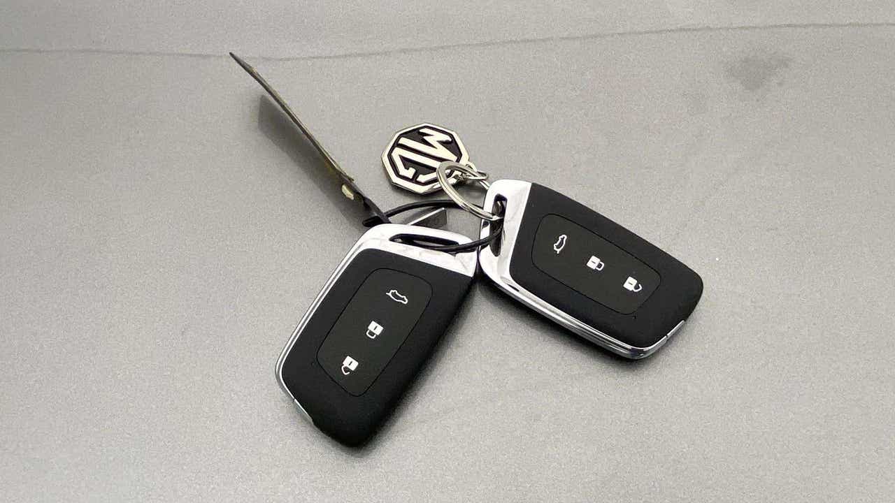 Car key fobs with mg logo keychain for a mg hector
