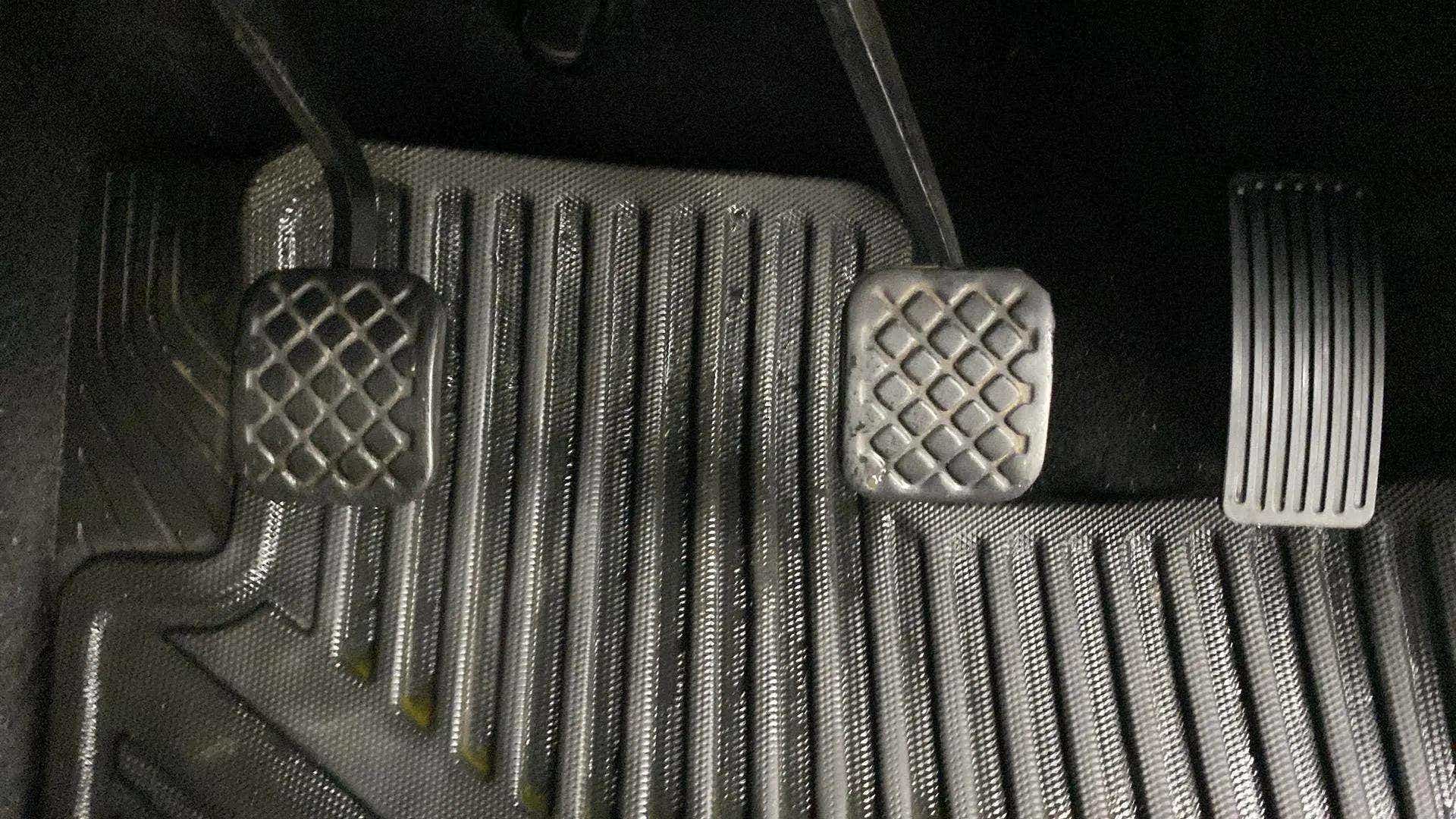 Footwell area with pedals of a MG Hector
