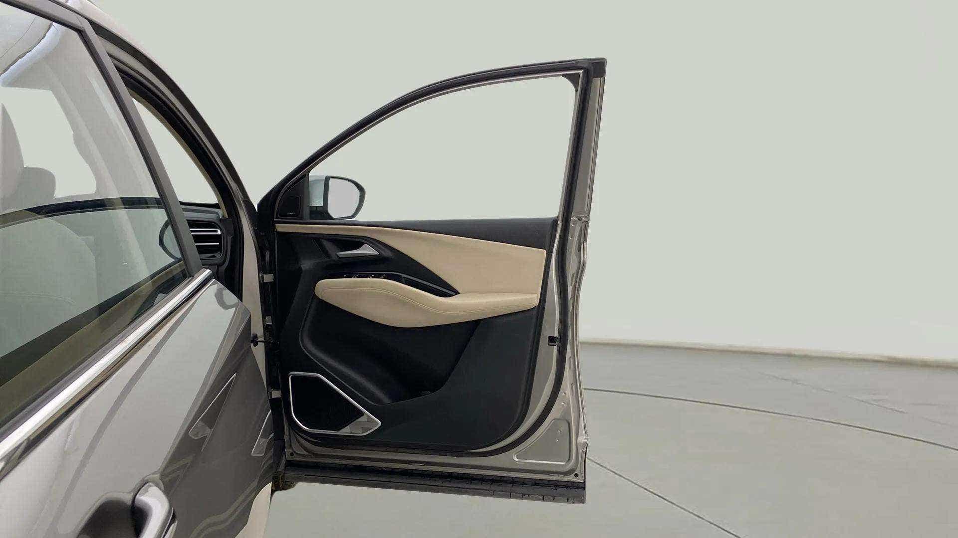 Front door interior view of a MG Hector