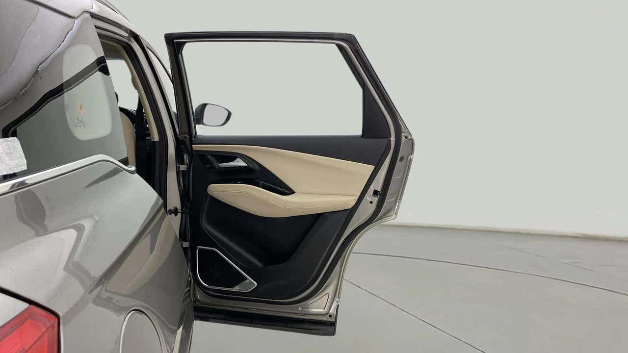 Rear door and quarter of an MG Hector