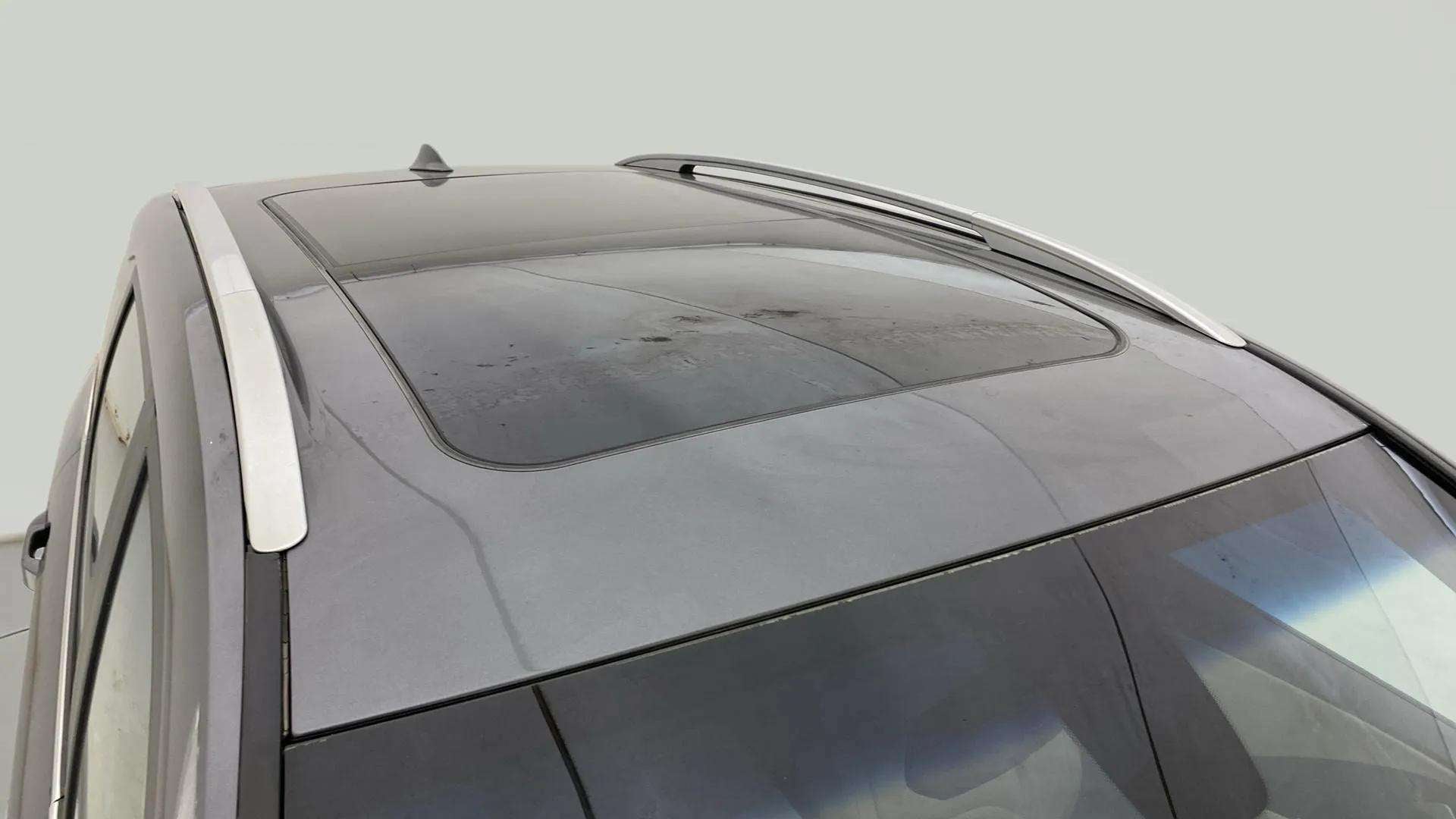 Sunroof close-up of a MG Hector