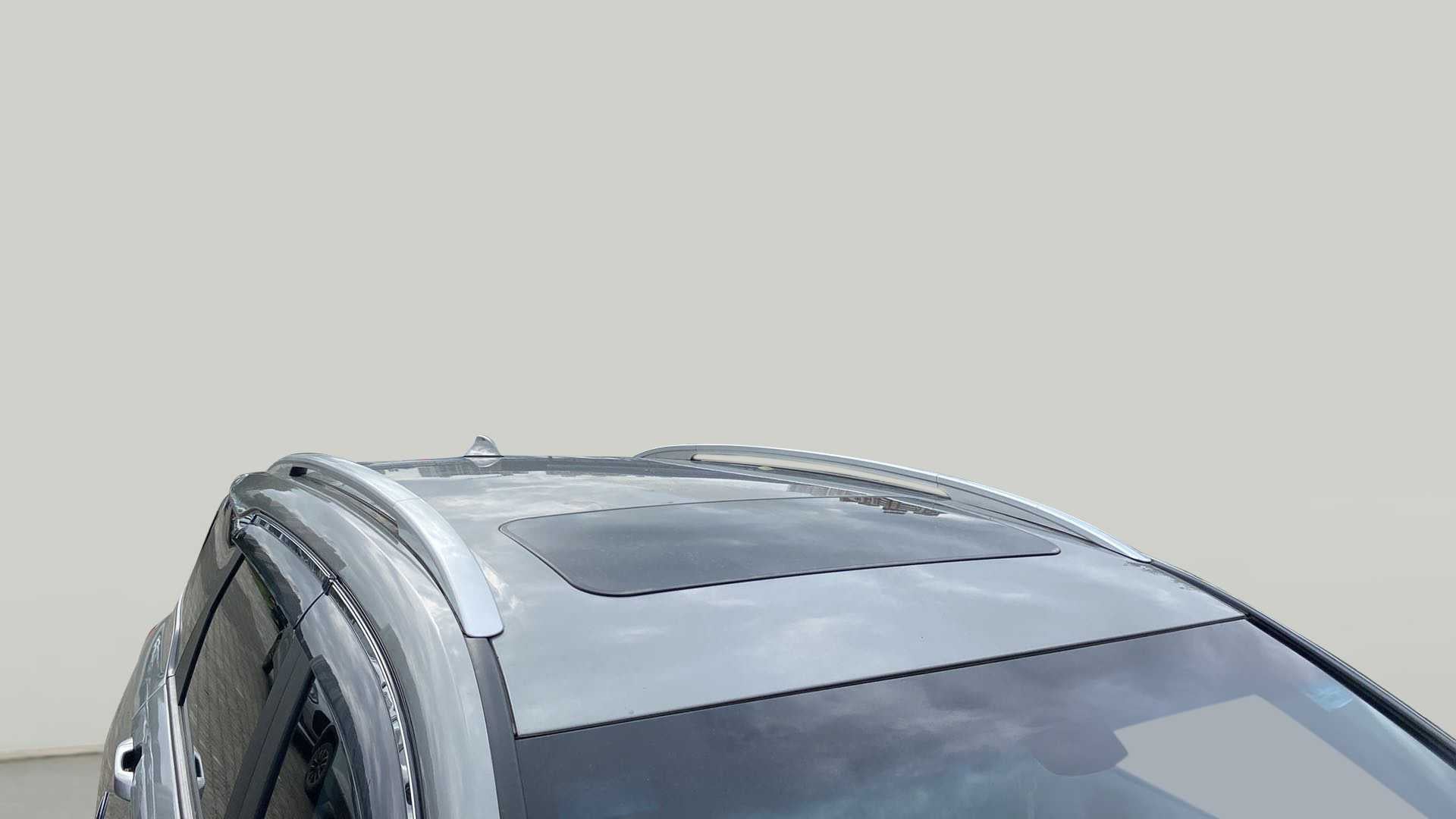 Sunroof and roof rails view of a MG Hector