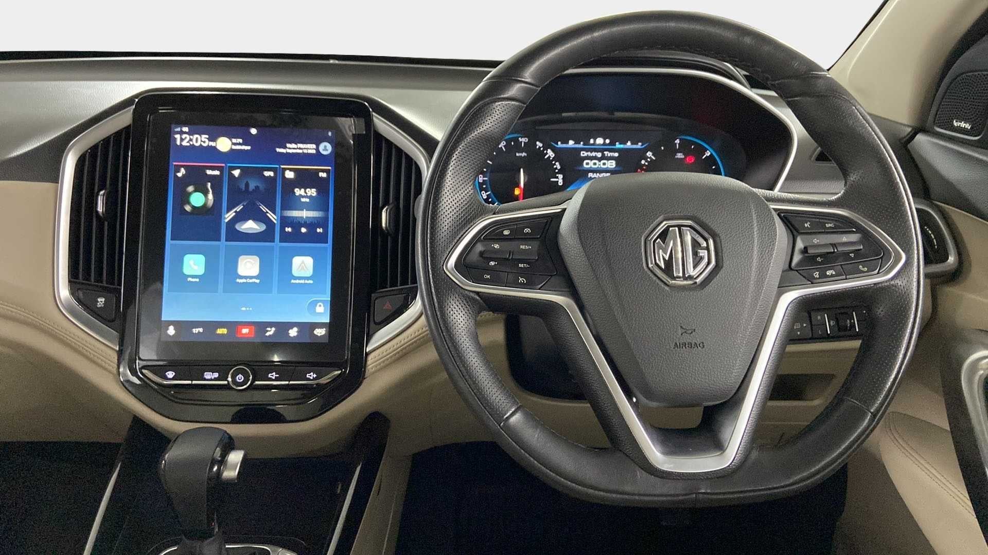 Dashboard and steering wheel of a MG Hector