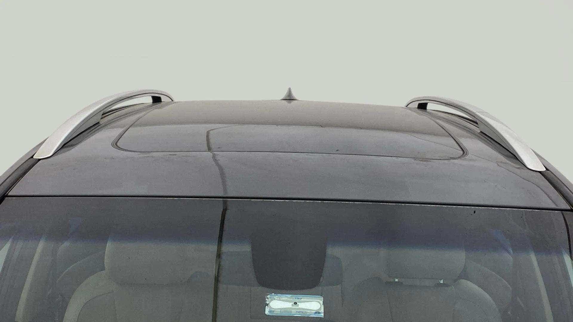 Sunroof and roof rails of a MG Hector