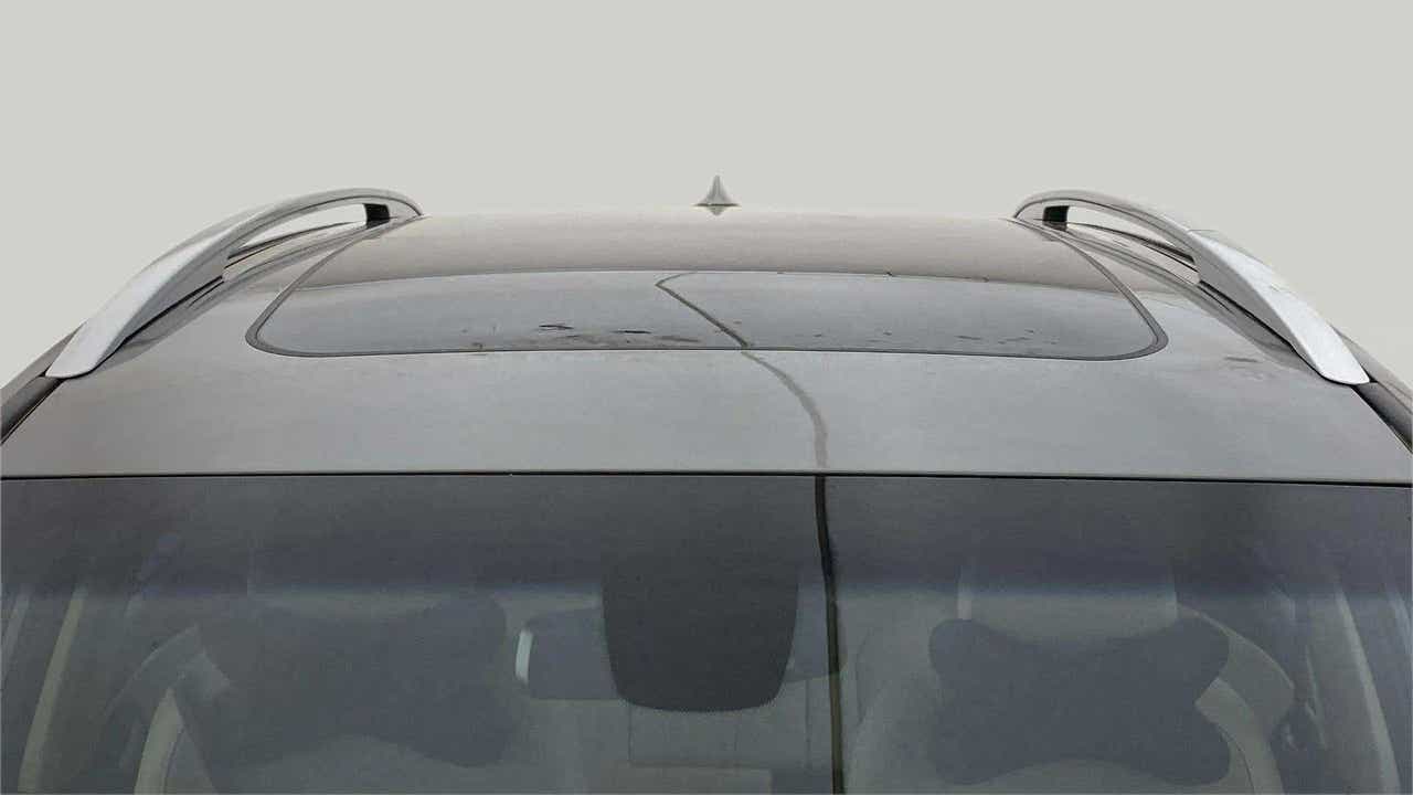 Sunroof close-up of a MG Hector