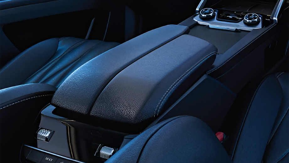Center console of MG Majestor