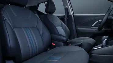 Front seats of Nissan Tekton