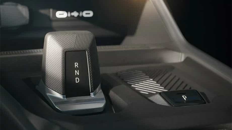 Gear selector and park button of Renault Duster
