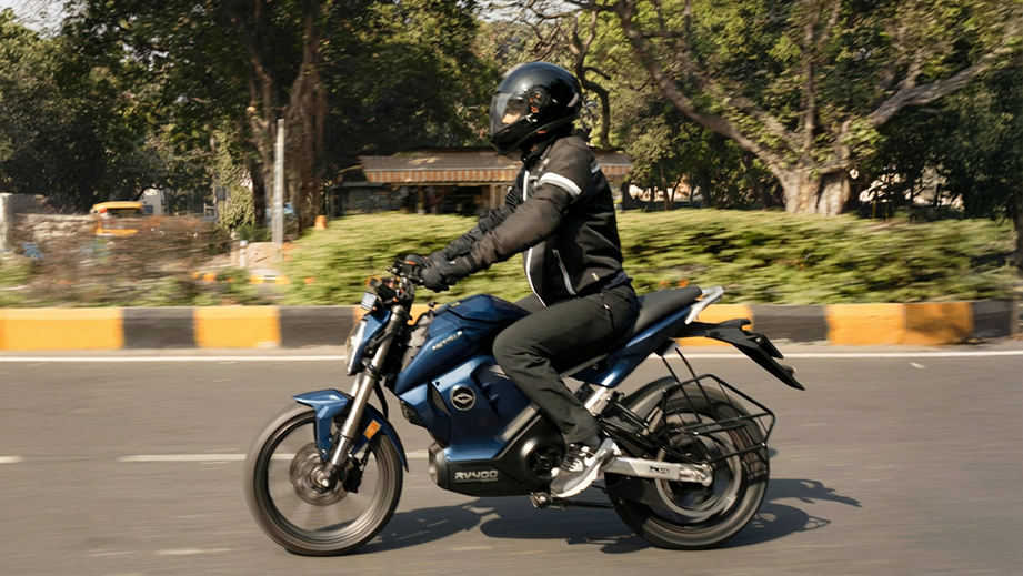 Left side view of Revolt RV400 BRZ