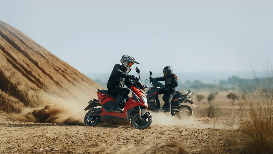 Action shot of Simple Energy One S Gen 2