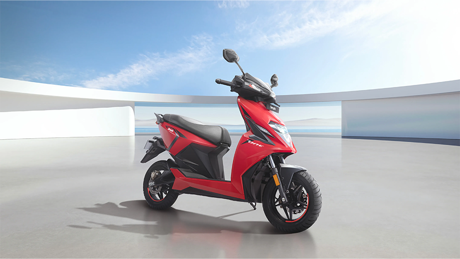 Front three-quarter view of Simple Energy One S Gen 2