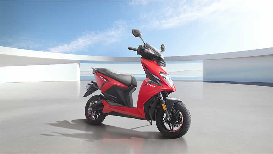 Front three-quarter view of Simple Energy One S Gen 2