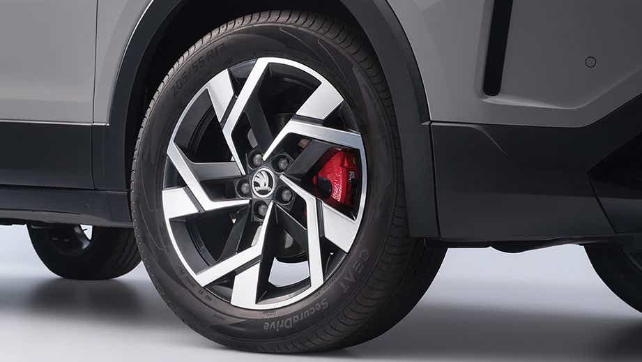 Close-up of the wheel of Skoda Kushaq