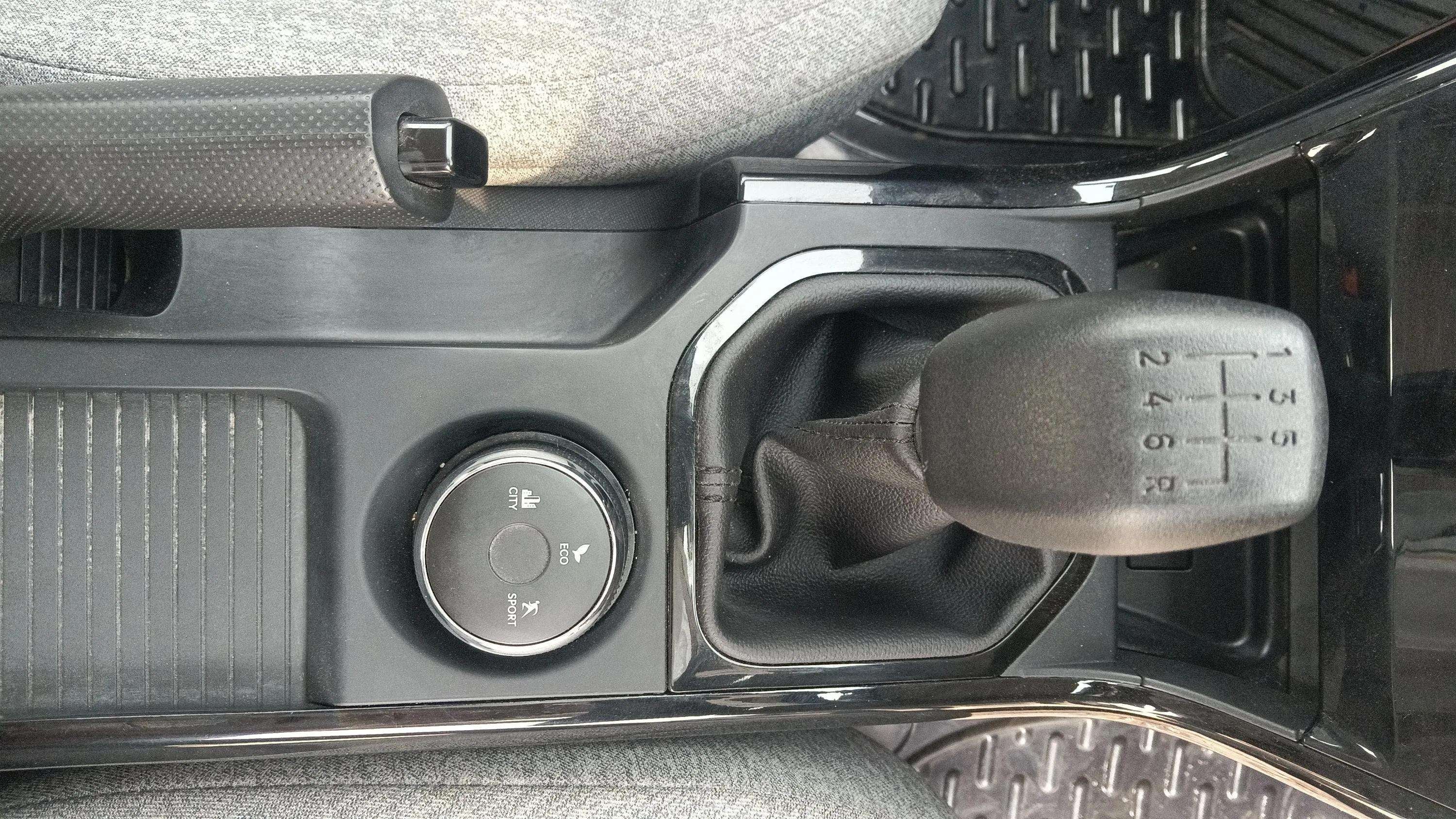 Gear lever and driving mode selector of a Tata Curvv