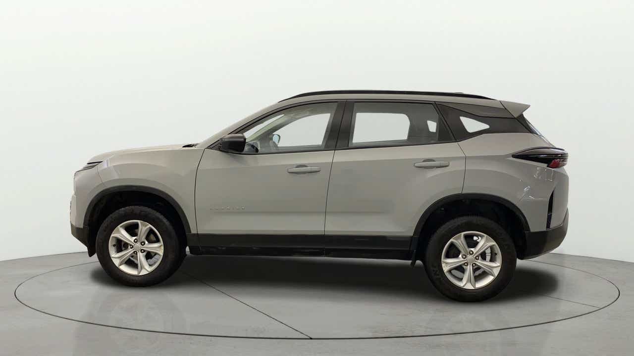 Side profile of a Pebble Grey Tata Harrier