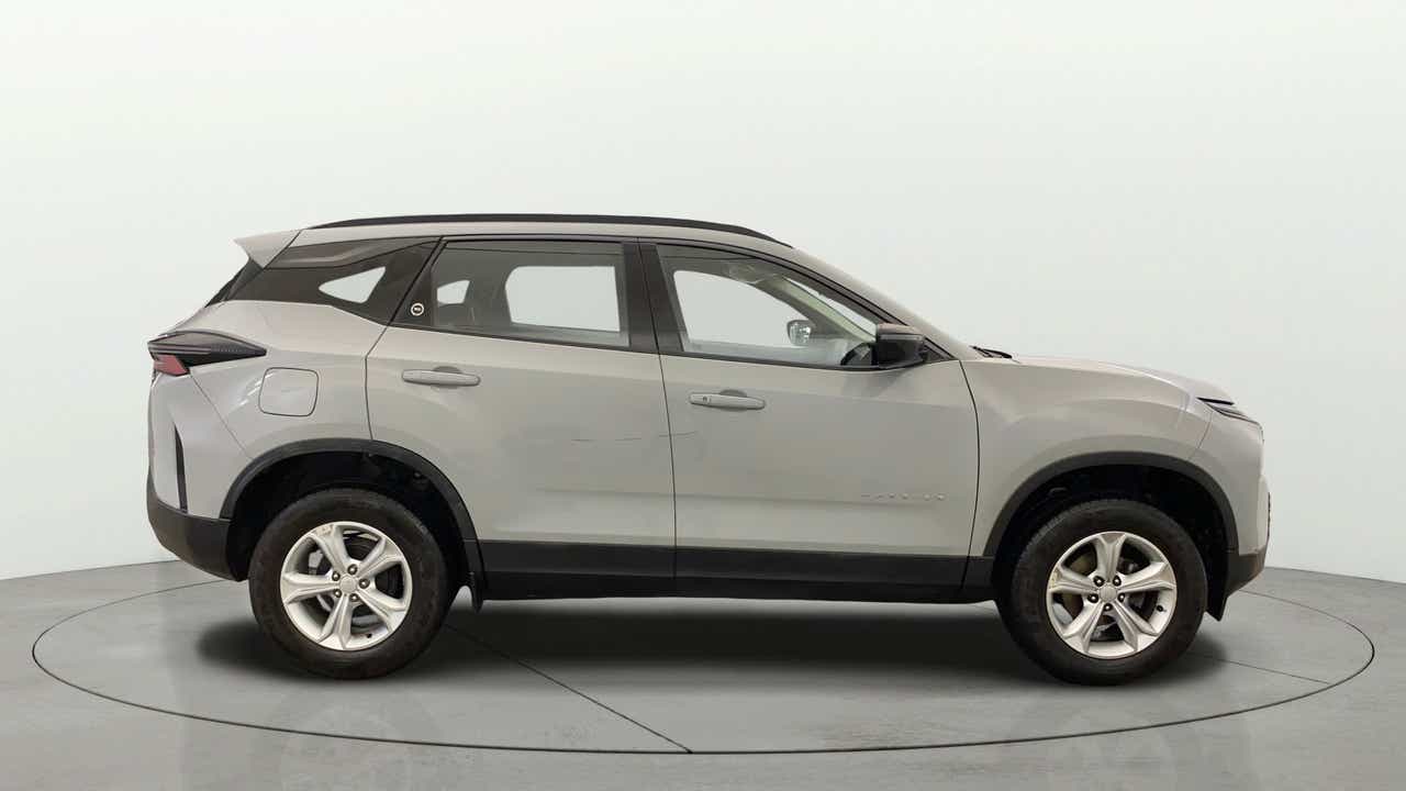 Side view of a Pebble Grey Tata Harrier