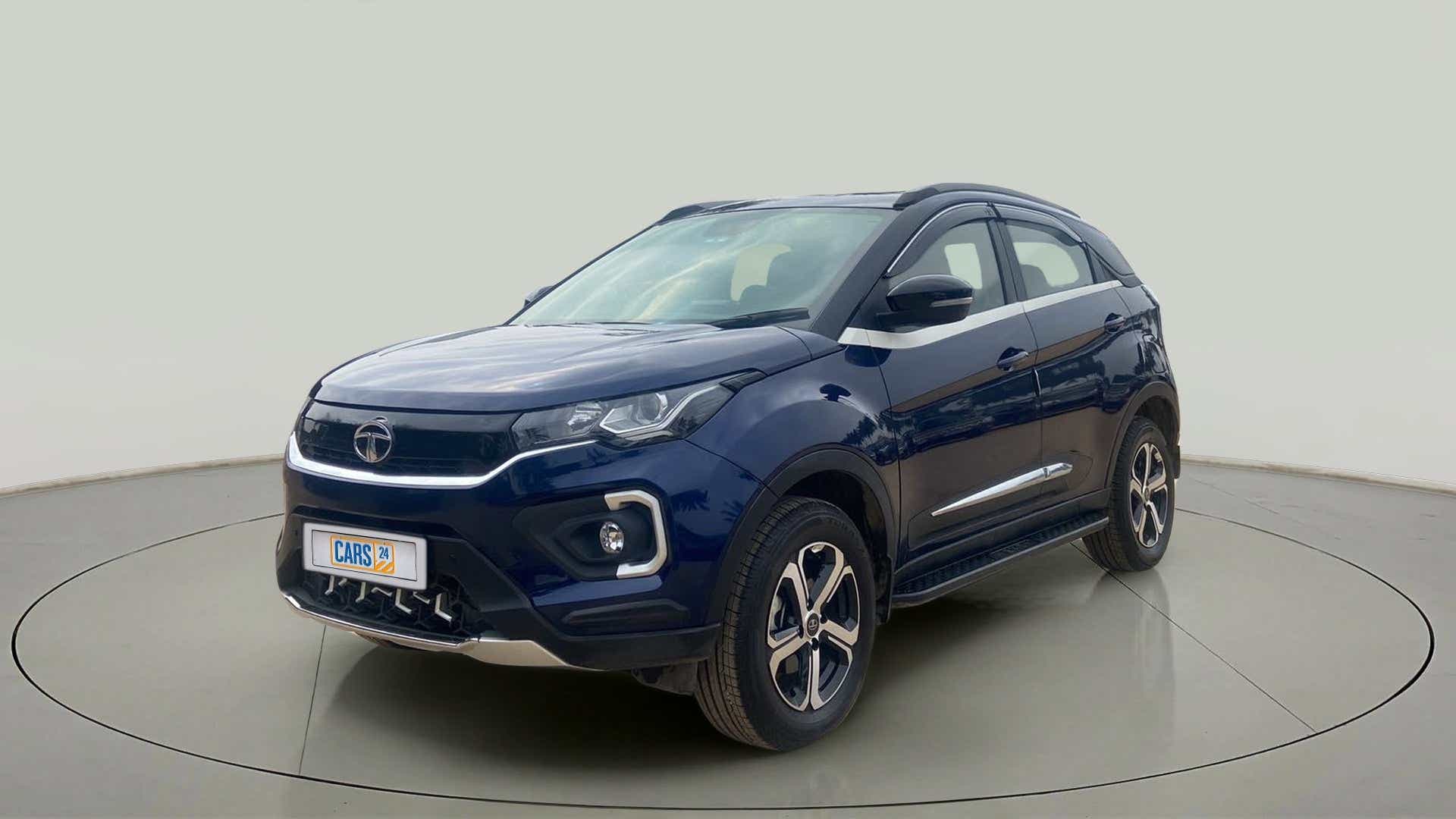 Front three-quarter view of a Tata Nexon 2017-2023