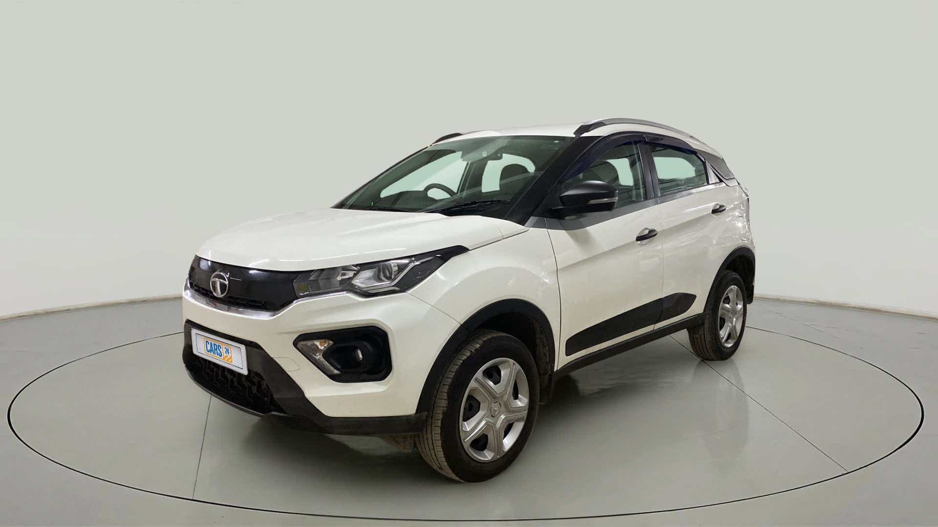Front three-quarter view of a Tata Nexon 2017-2023