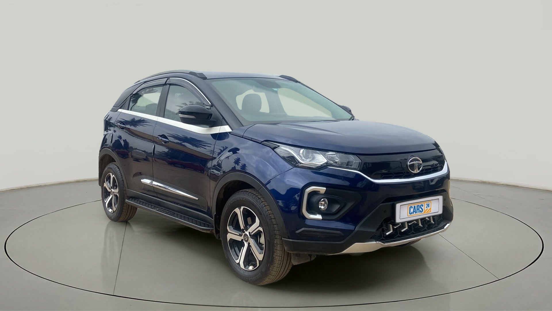 Front three-quarter view of a Tata Nexon 2017-2023