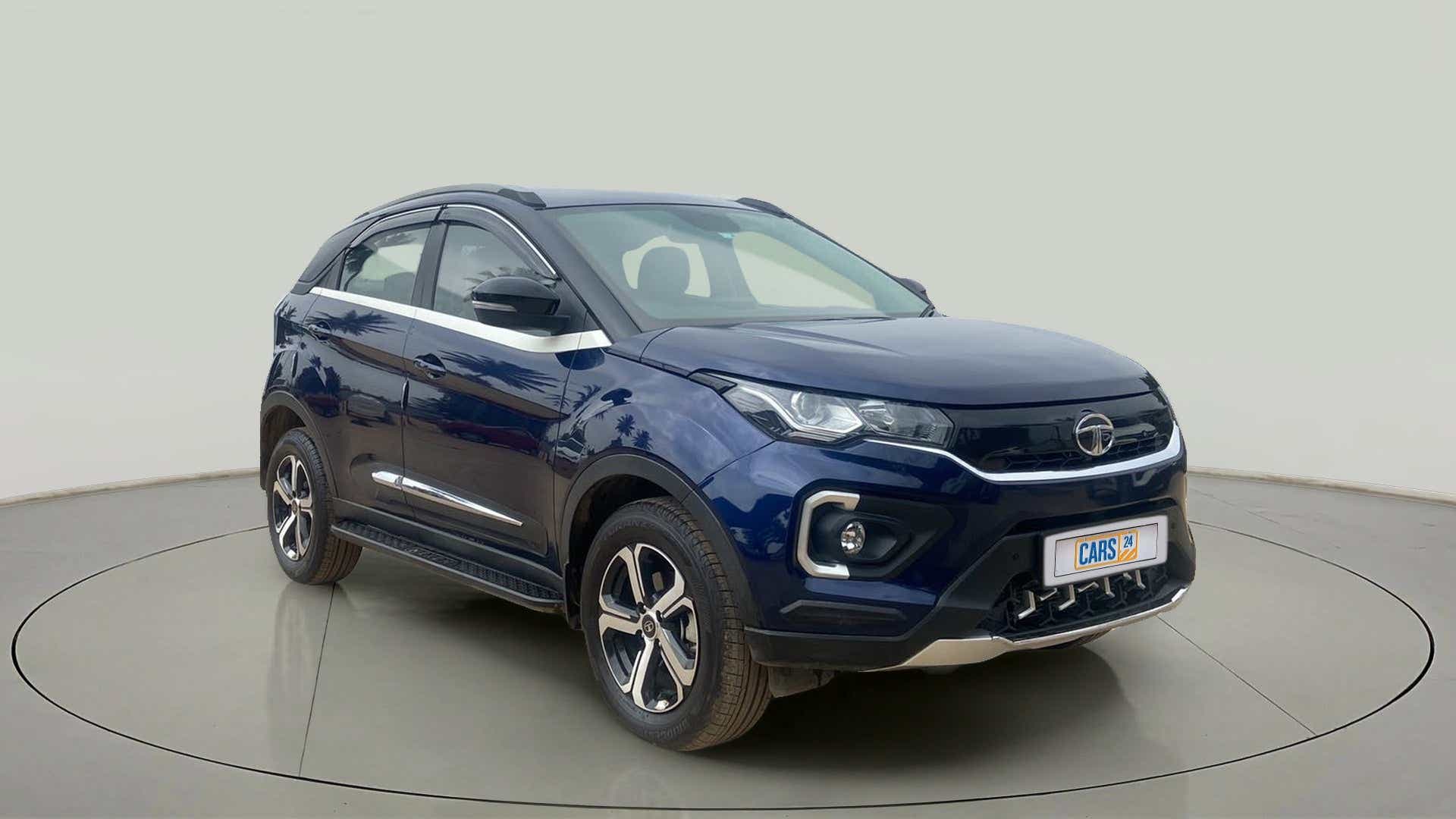 Front three-quarter view of a Tata Nexon 2017-2023