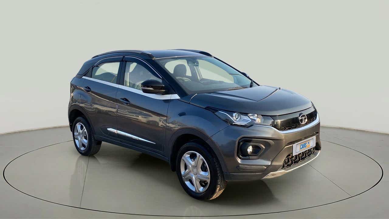 Front three-quarter view of a Tata Nexon 2017-2023