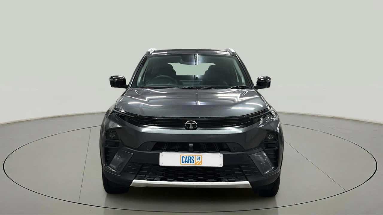 Front view of a daytona-grey Tata Nexon