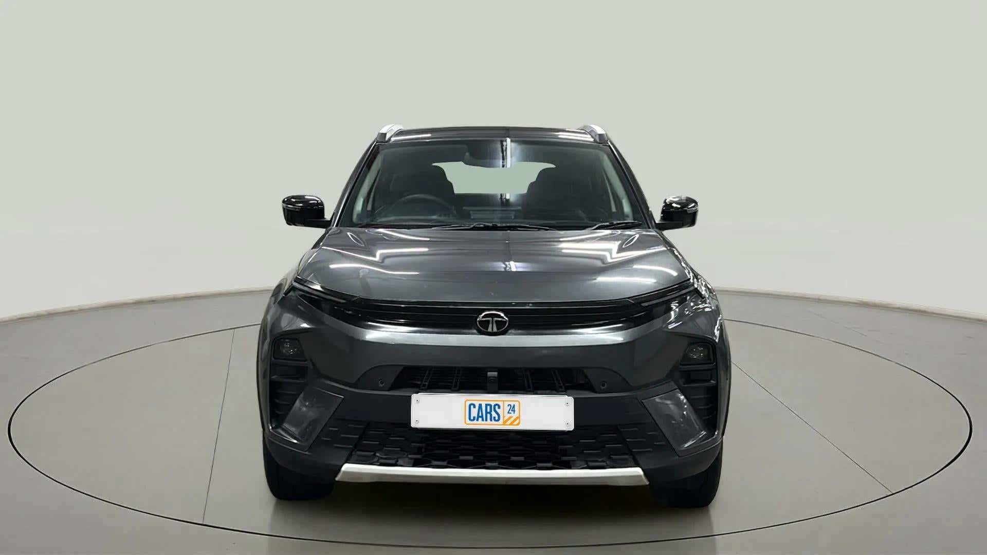 Front view of a daytona-grey Tata Nexon