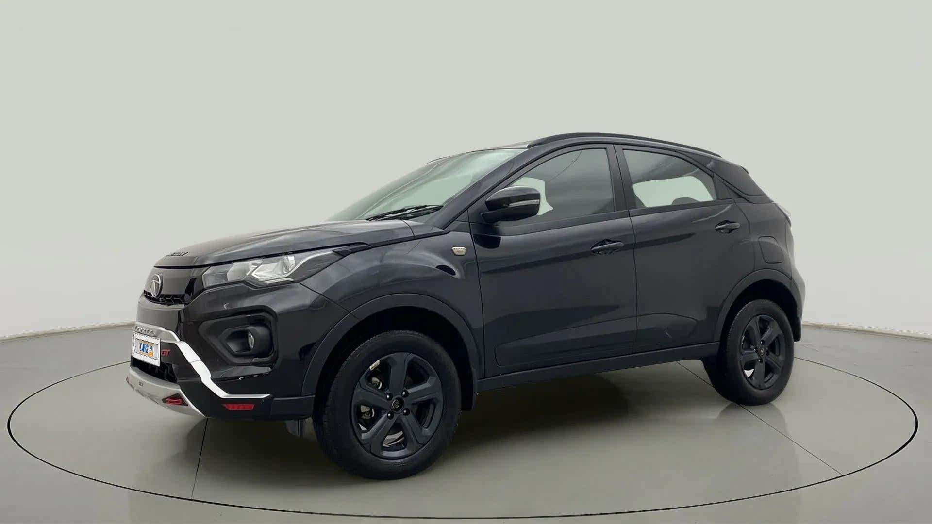Front three-quarter view of a Tata Nexon 2017-2023