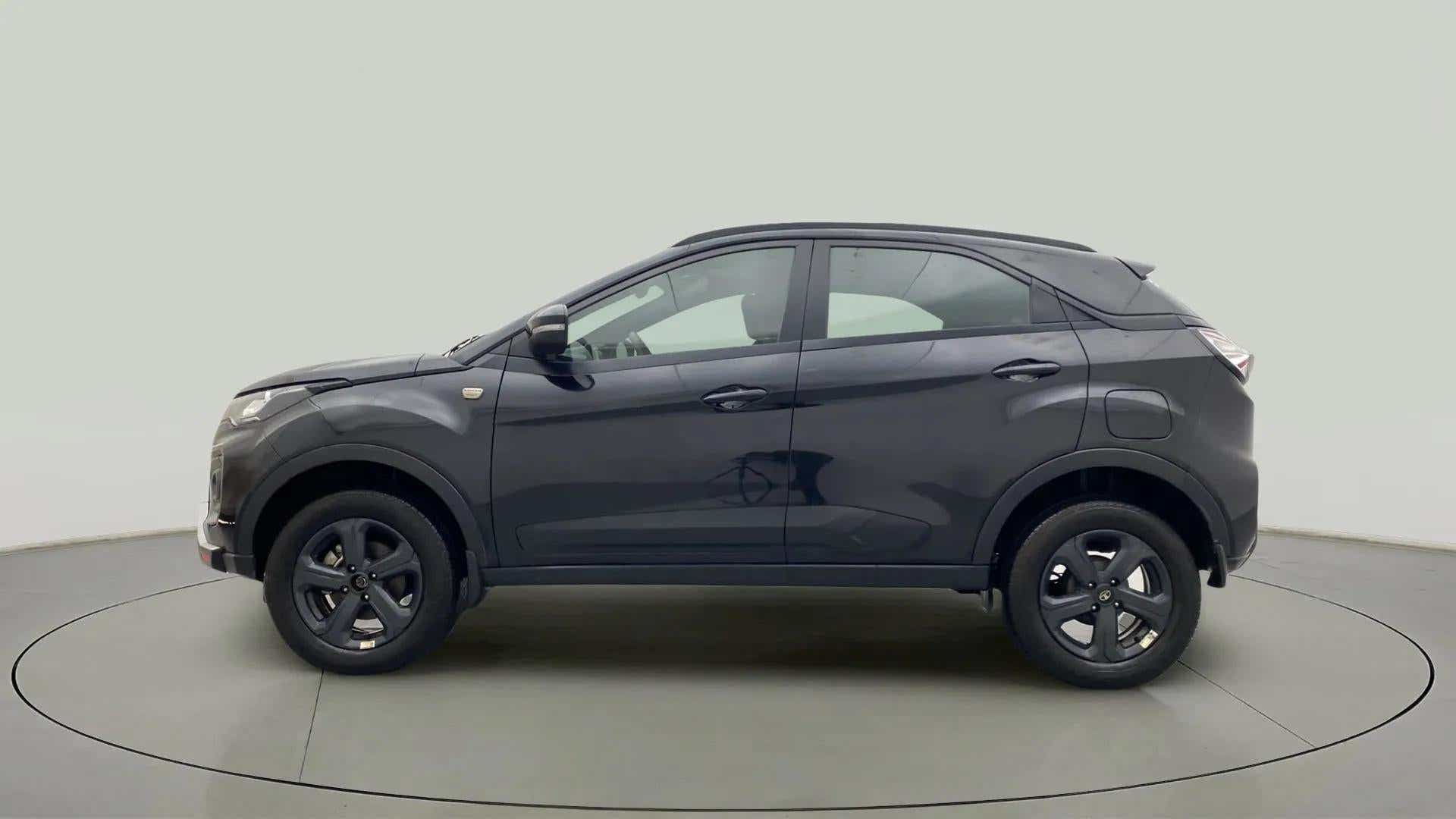 Side view of a Tata Nexon 2017-2023