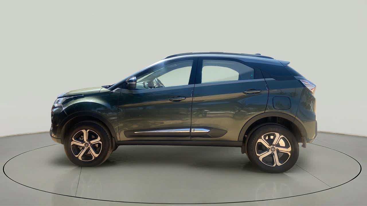 Side view of a Tata Nexon 2017-2023