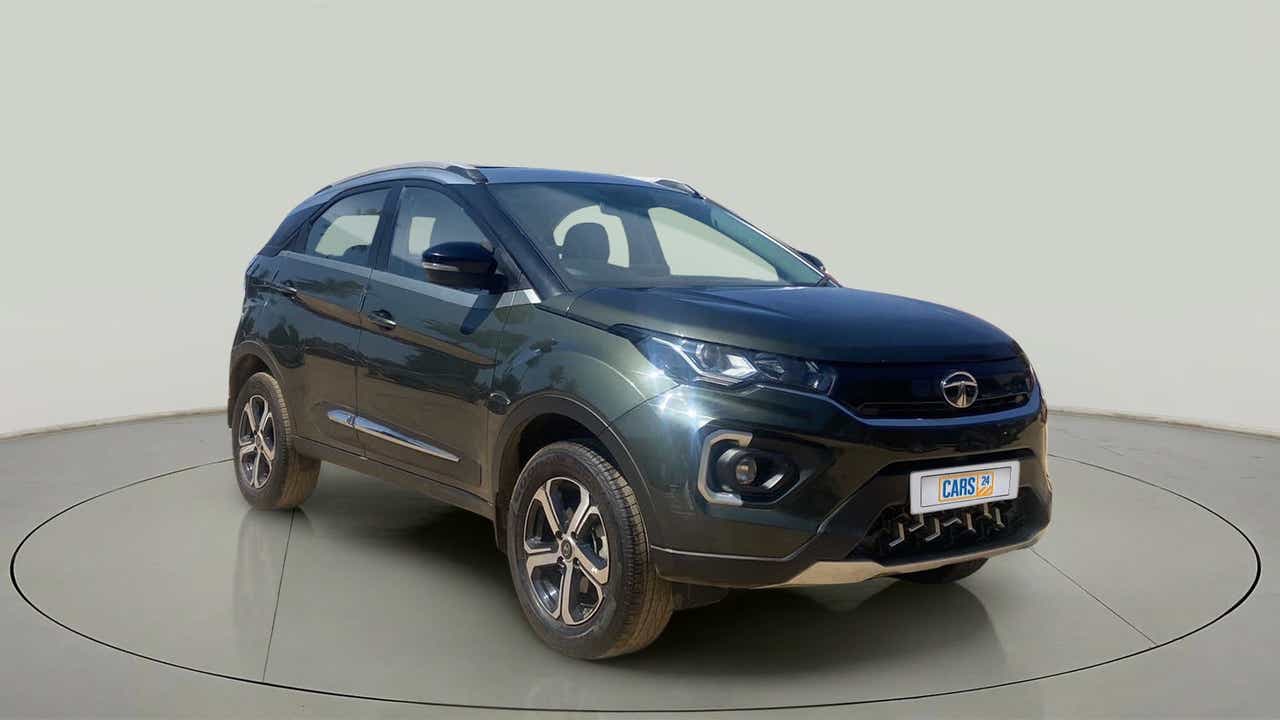 Front three-quarter view of a Tata Nexon 2017-2023