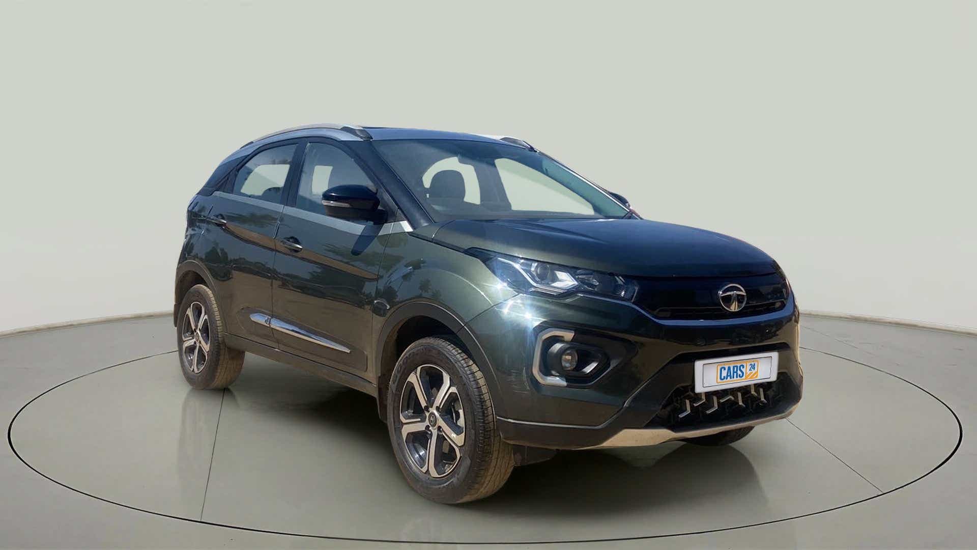 Front three-quarter view of a Tata Nexon 2017-2023