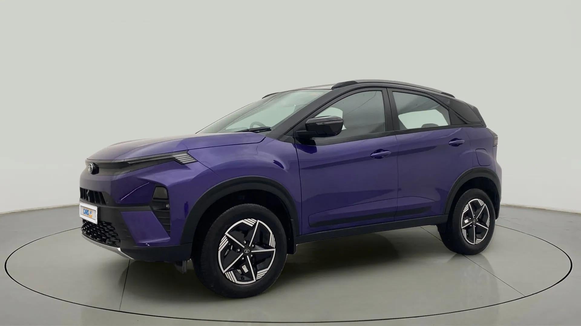 Front three-quarter view of a Tata Nexon 2017-2023