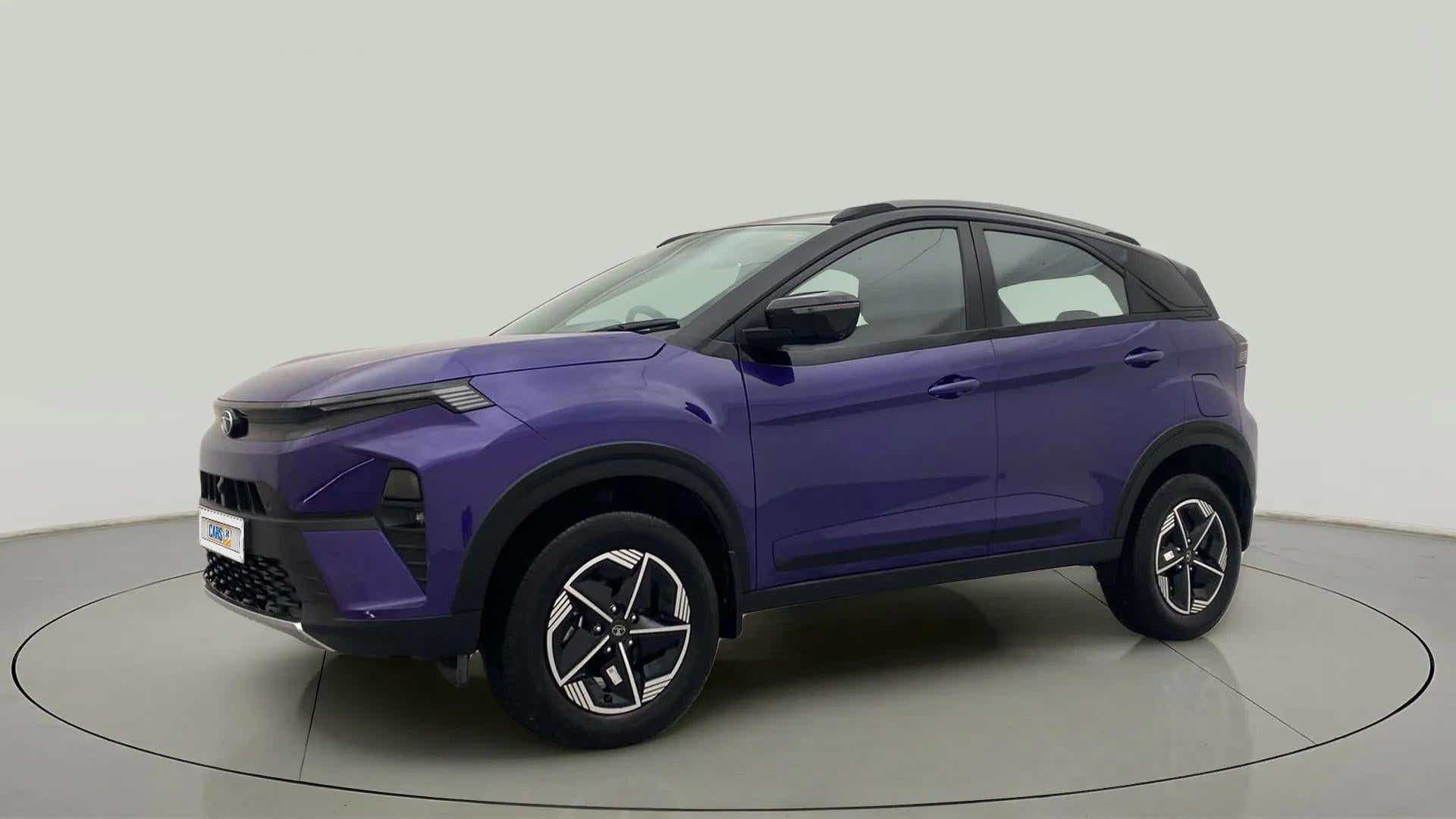 Front three-quarter view of a Tata Nexon 2017-2023