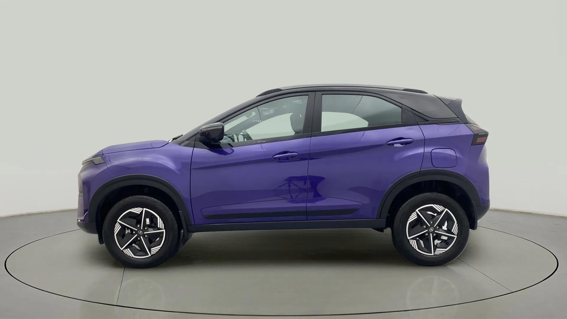 Side view of a Tata Nexon 2017-2023