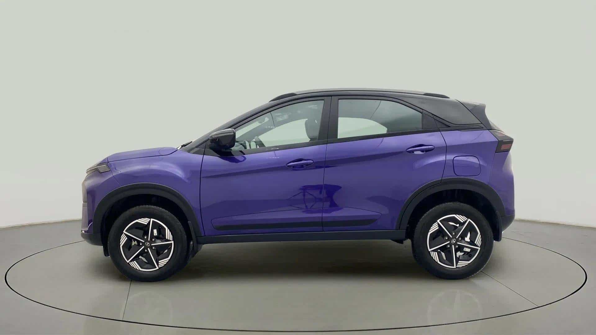Side view of a Tata Nexon 2017-2023