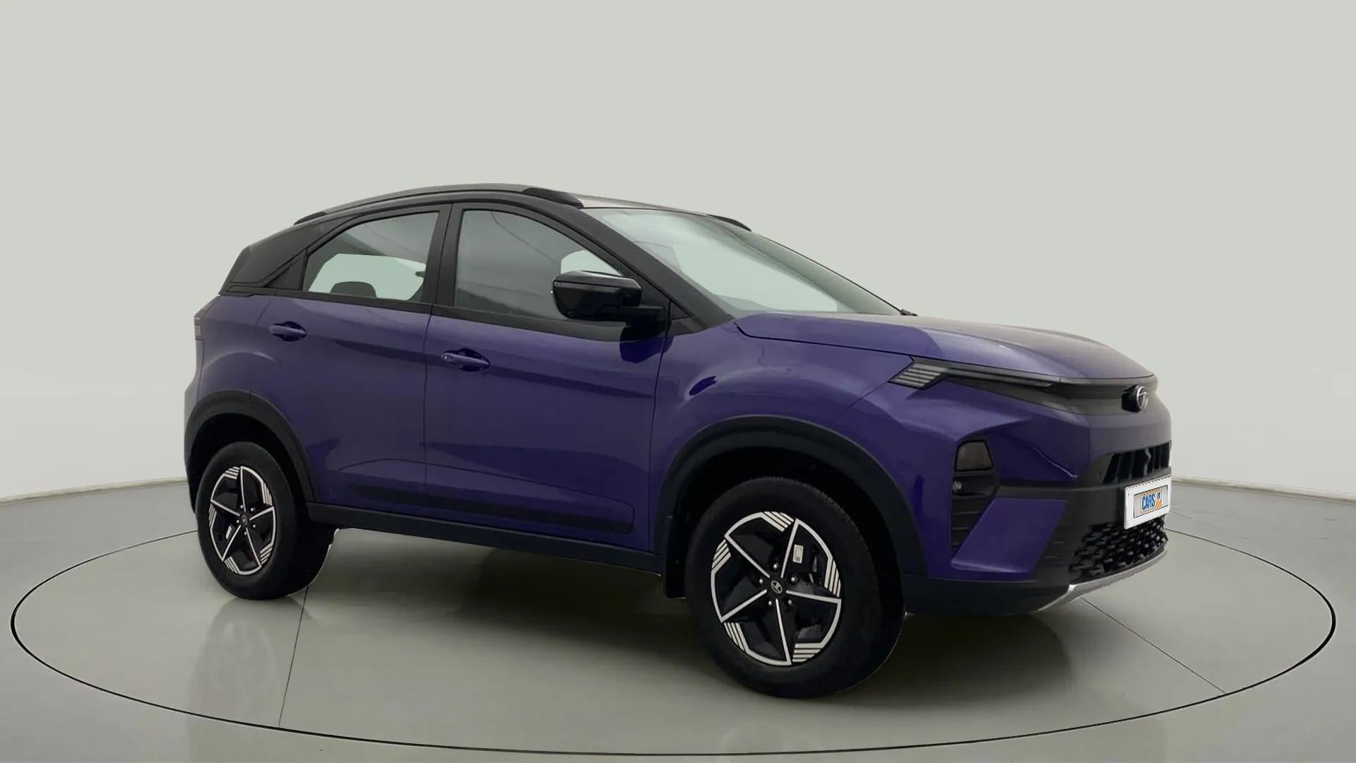 Front three-quarter view of a Tata Nexon 2017-2023
