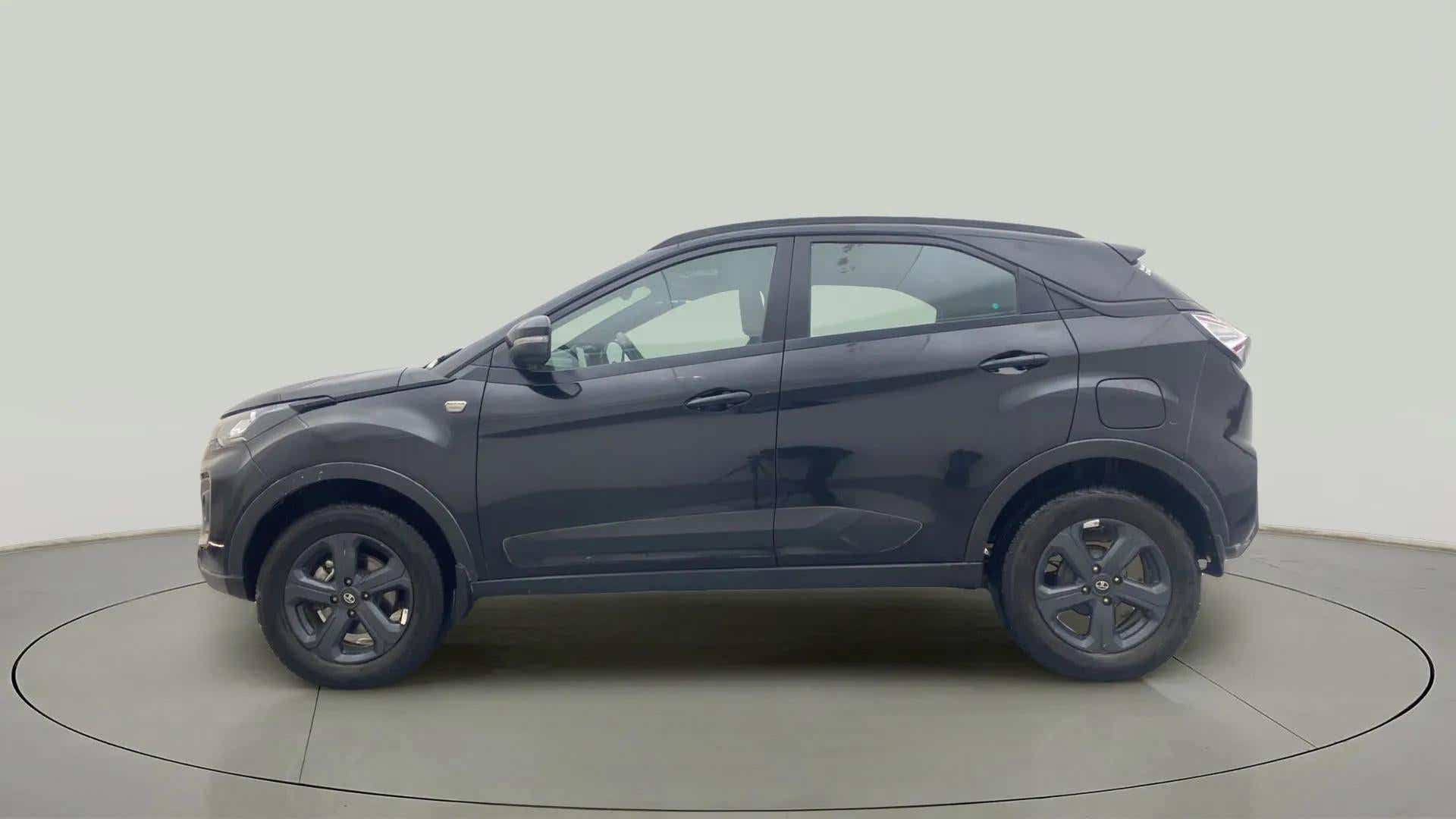 Side view of a Tata Nexon 2017-2023