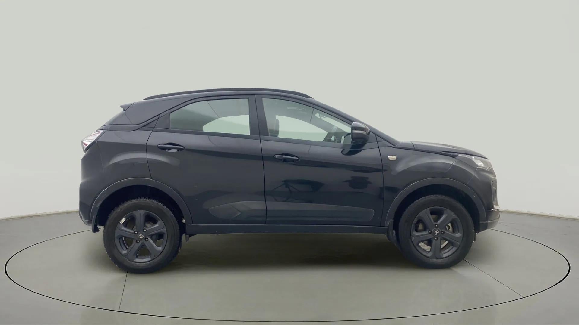 Side view of a Tata Nexon 2017-2023
