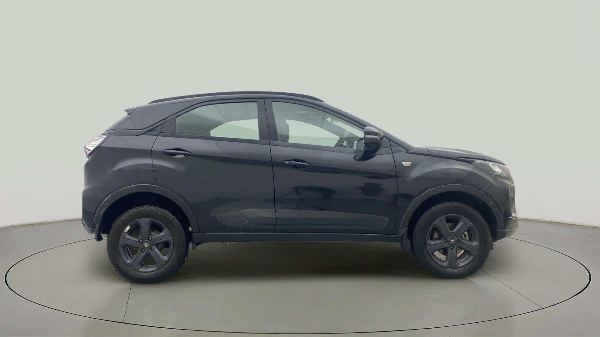 Side view of a Tata Nexon 2017-2023