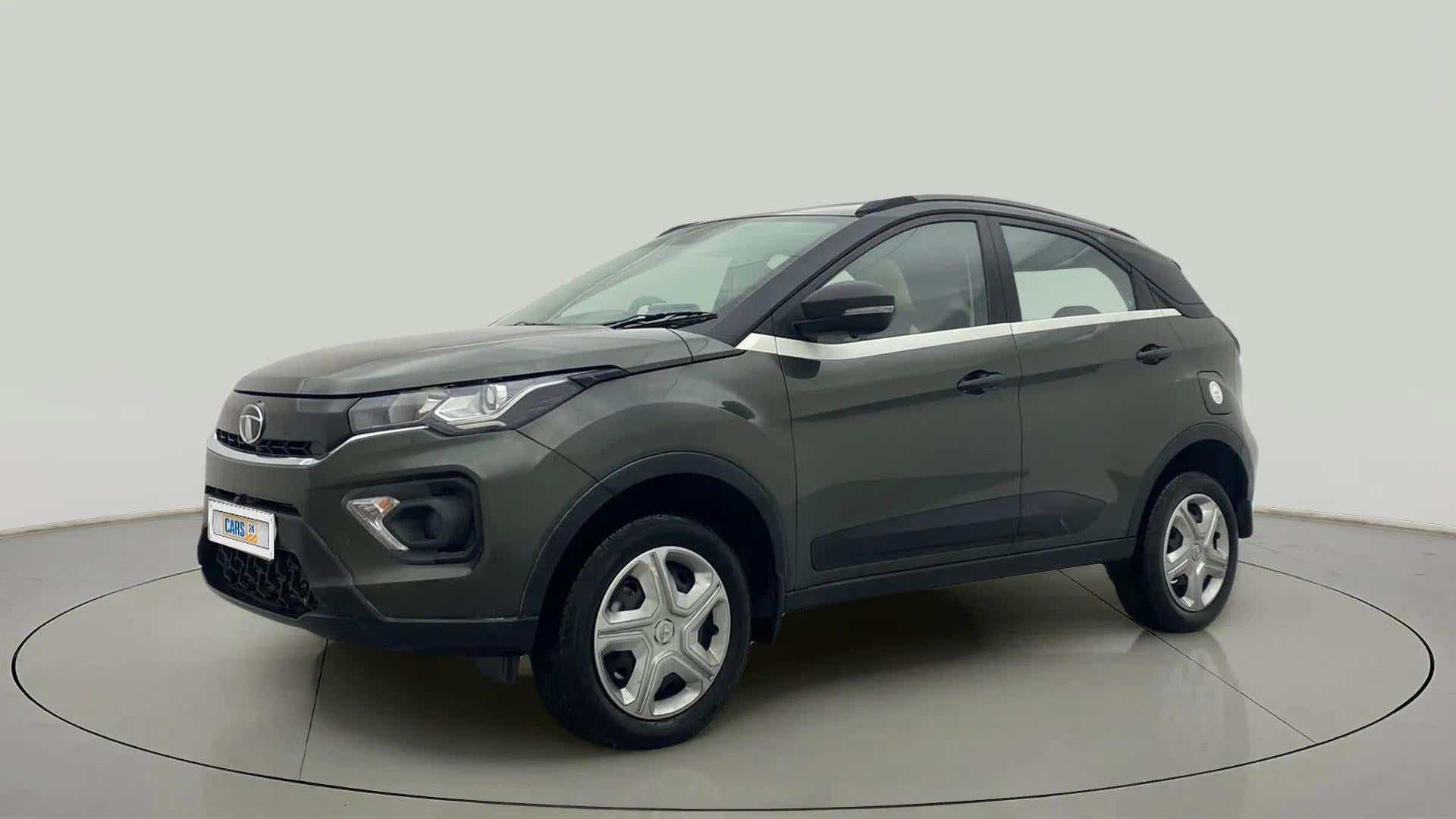 Front three-quarter view of a Tata Nexon 2017-2023