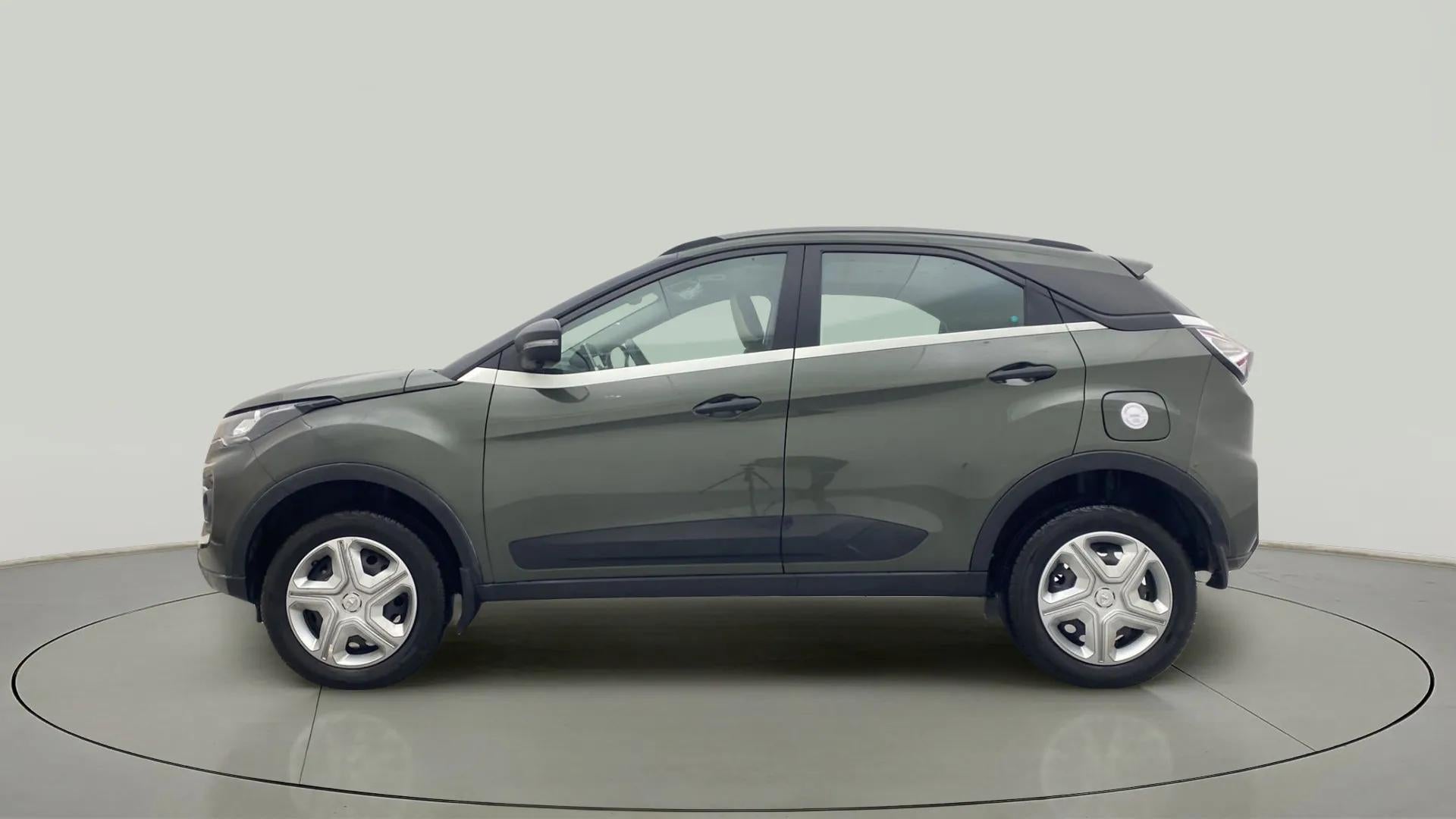 Side view of a Tata Nexon 2017-2023