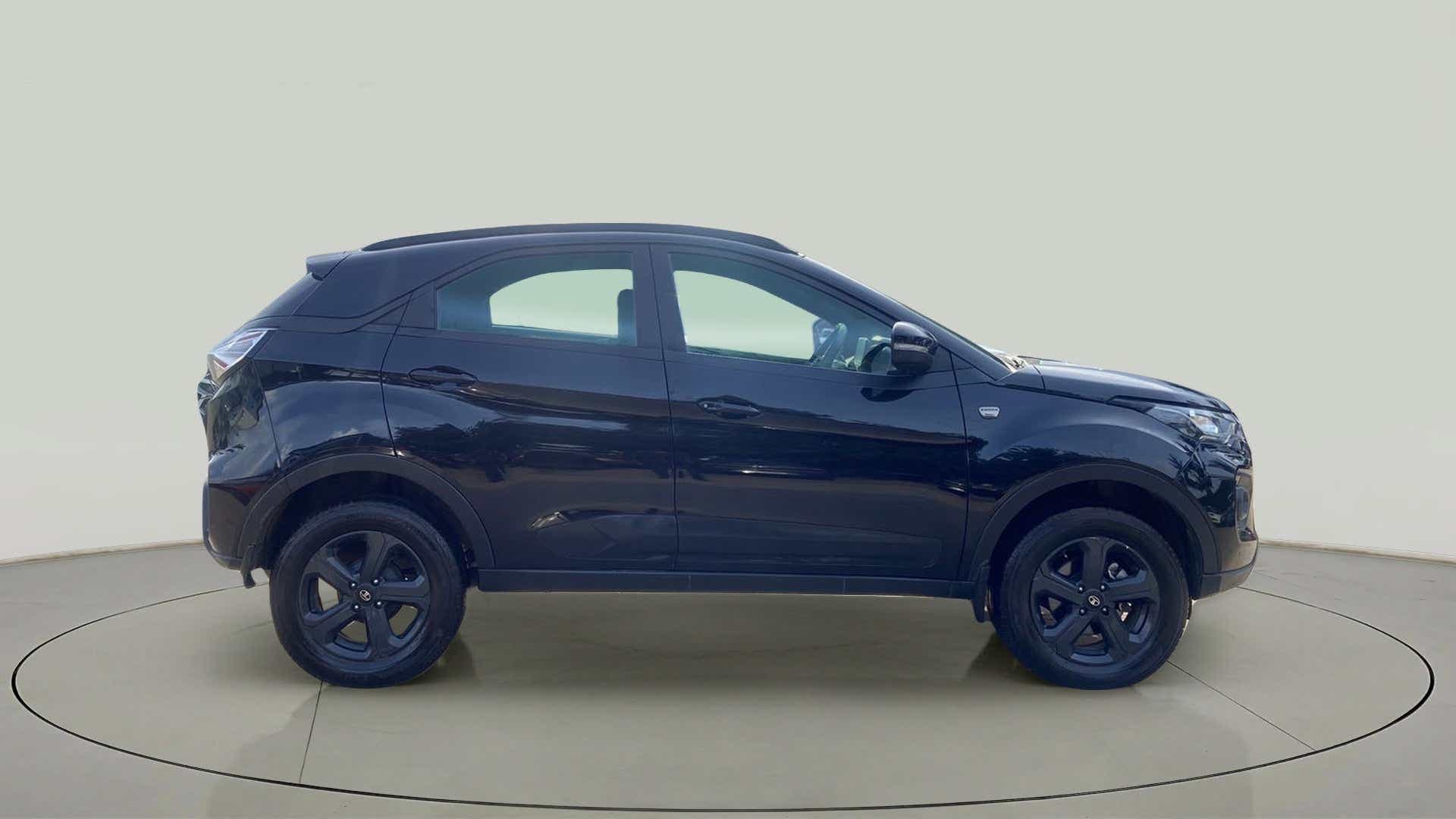 Side view of a Tata Nexon 2017-2023