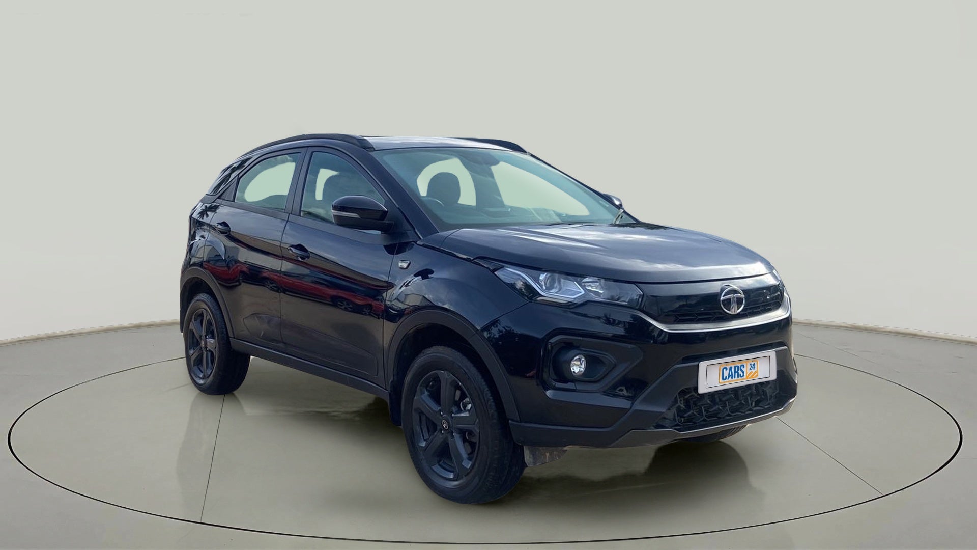 Front three-quarter of a Tata Nexon 2017-2023
